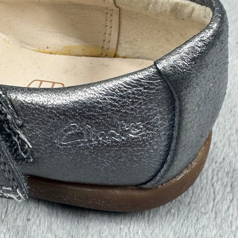 Clarks First Shoes Silver Leather Mary Jane Flats Yellow Heart Girls Size 5F 21M
